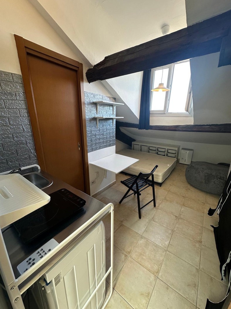 Monolocale arredato in affitto a Milano