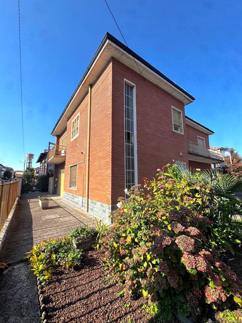 Casa indipendente con giardino a Binasco