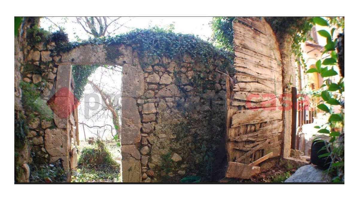 Stabile/Palazzo in vendita a Campoli Appennino