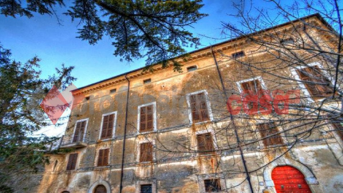 Castello con giardino a Campoli Appennino