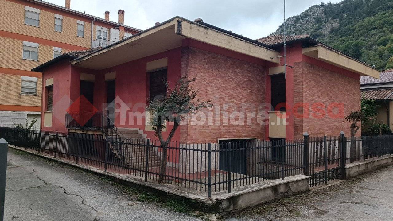 Casa indipendente con giardino a Sora