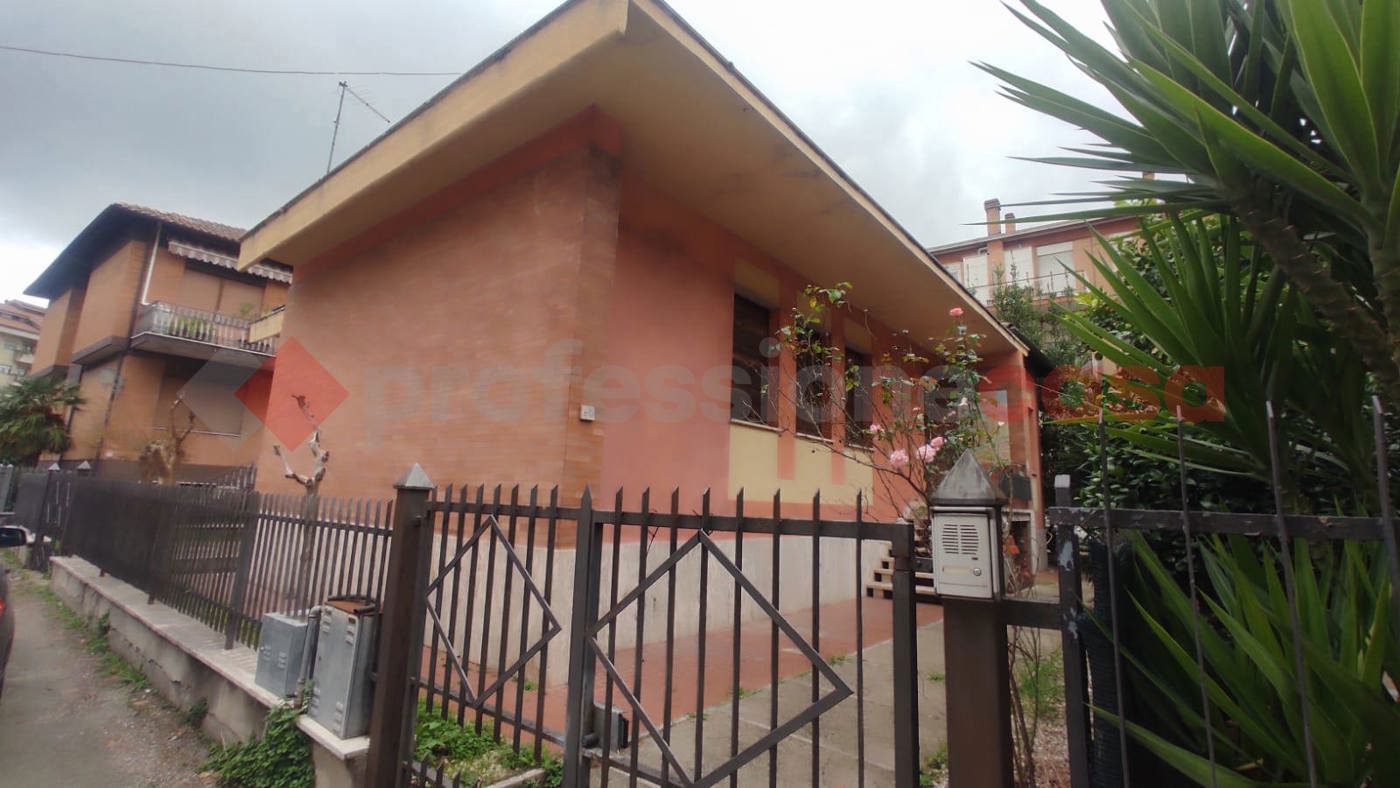 Casa indipendente con giardino a Sora