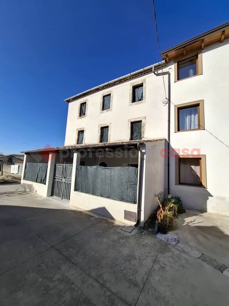 Rustico con giardino a Sora