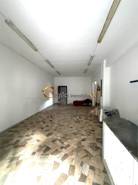 Locale commerciale in affitto a Caivano