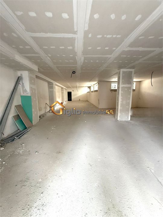 Locale commerciale in affitto, Cardito carditello