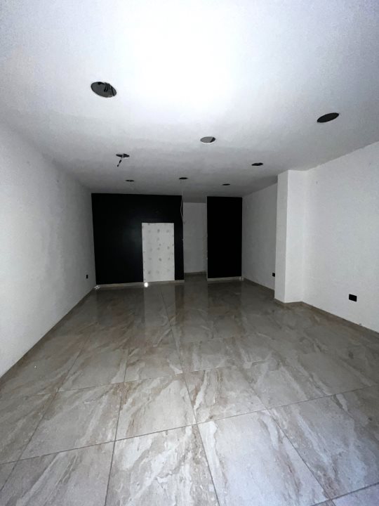 Locale commerciale in affitto a Afragola