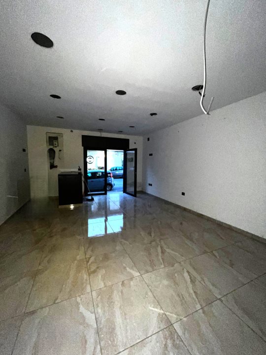 Locale commerciale in affitto a Afragola