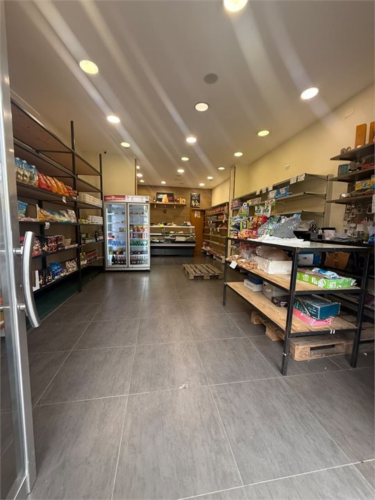 Attivit� commerciale in vendita a Casoria