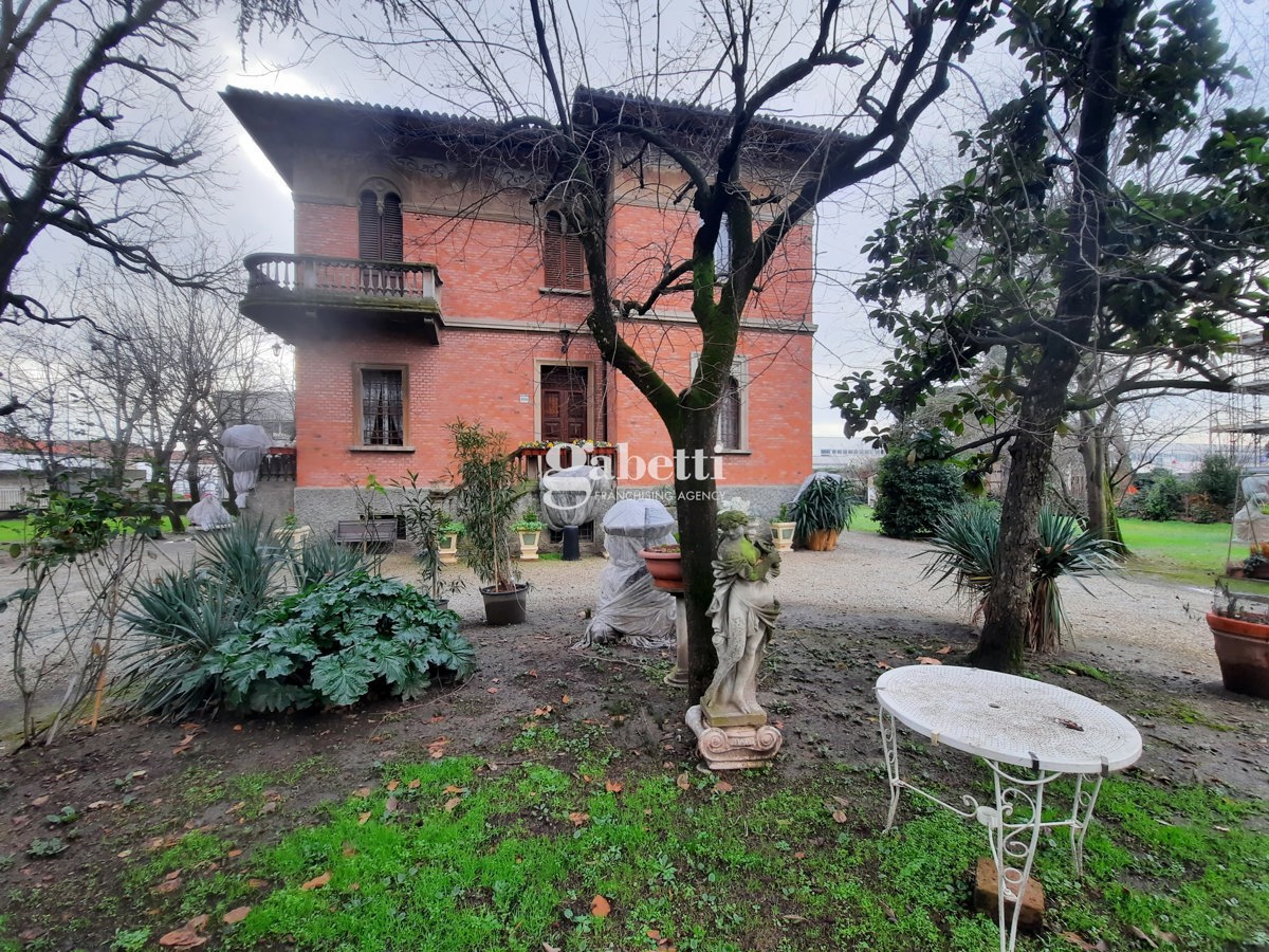 Villa con giardino a Bologna