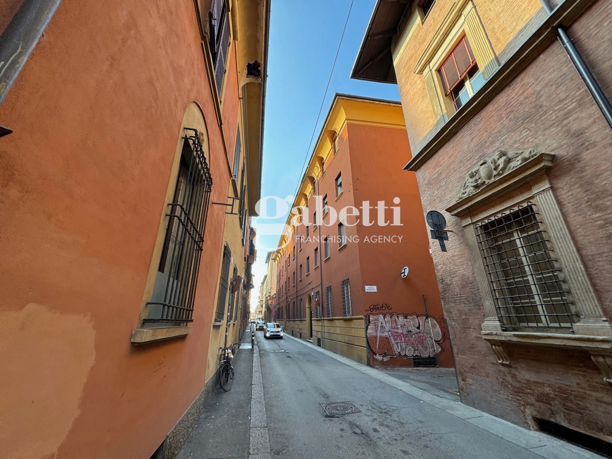 Appartamento da ristrutturare a Bologna