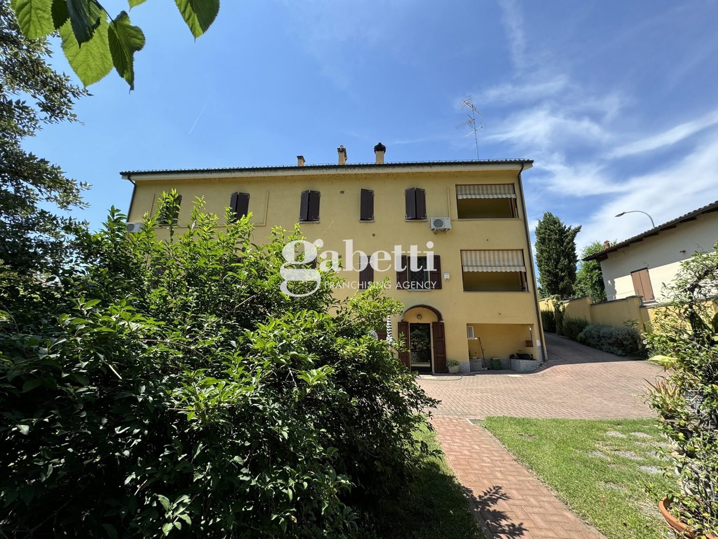 Villa con giardino a Bologna