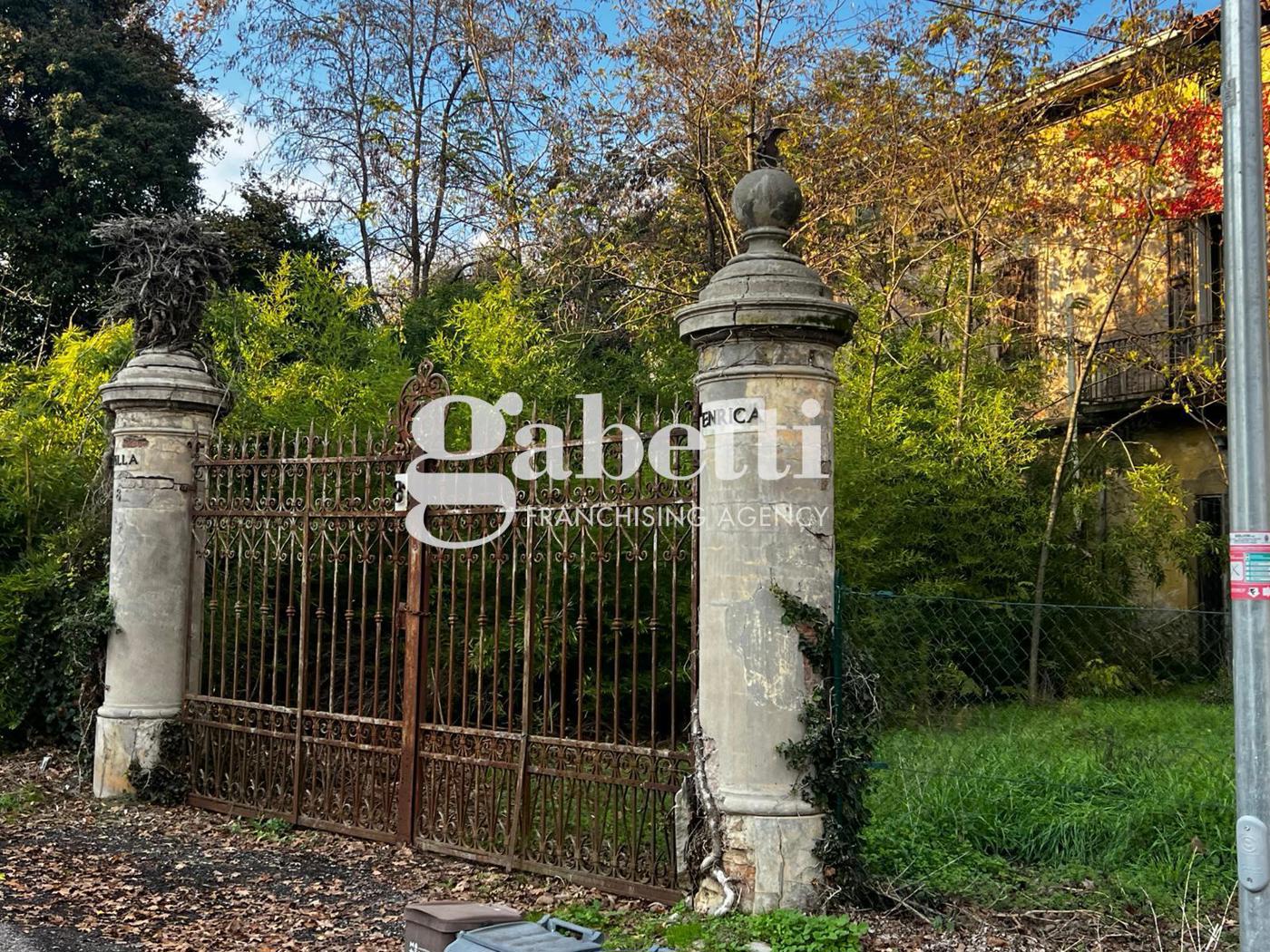 Villa con giardino a Bologna