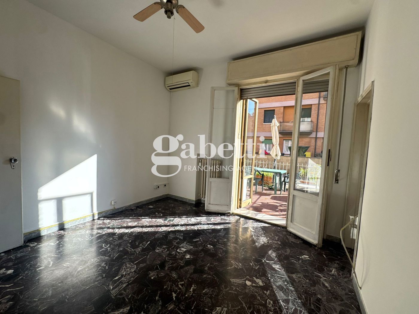 Trilocale da ristrutturare a Bologna