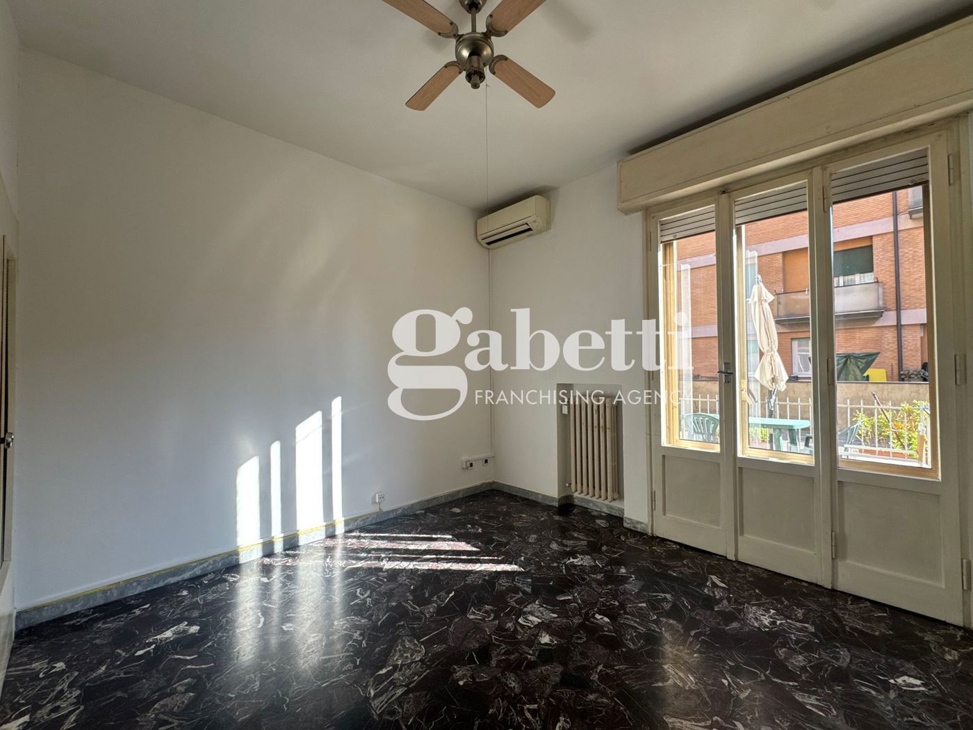 Trilocale da ristrutturare a Bologna