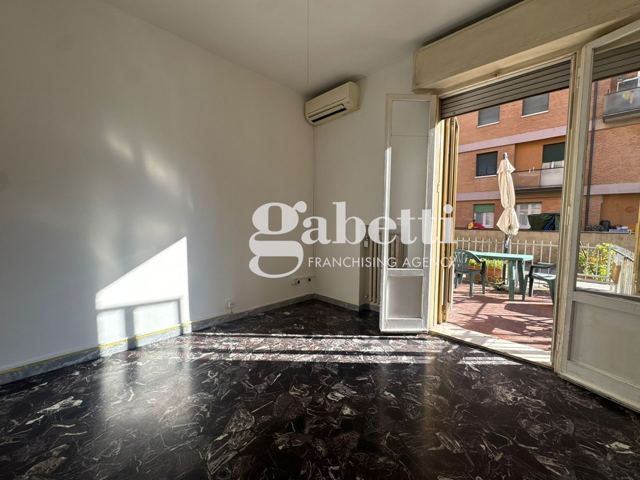 Trilocale da ristrutturare a Bologna