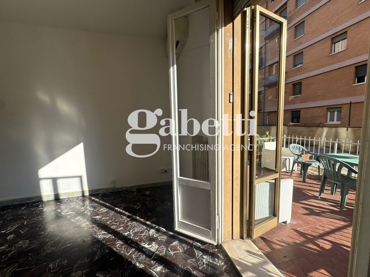 Trilocale da ristrutturare a Bologna