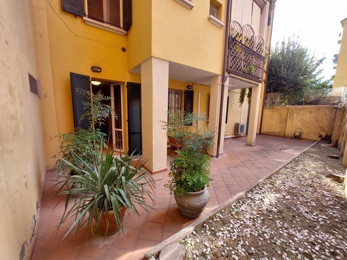 Trilocale arredato in affitto a Bologna