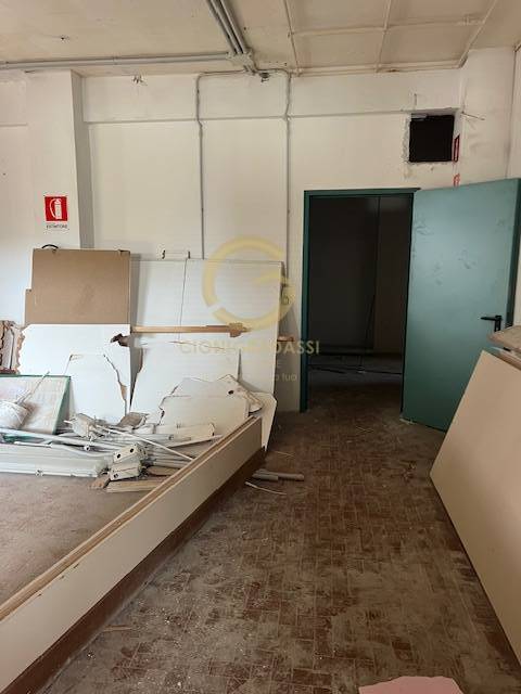 Locale commerciale in affitto a Livorno, Coteto