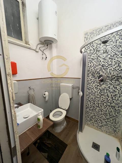 Locale commerciale in vendita a Livorno, Mameli