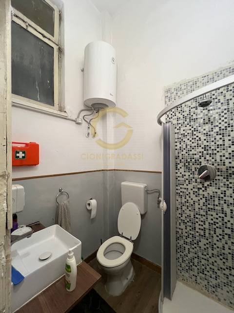 Locale commerciale in vendita a Livorno, Mameli