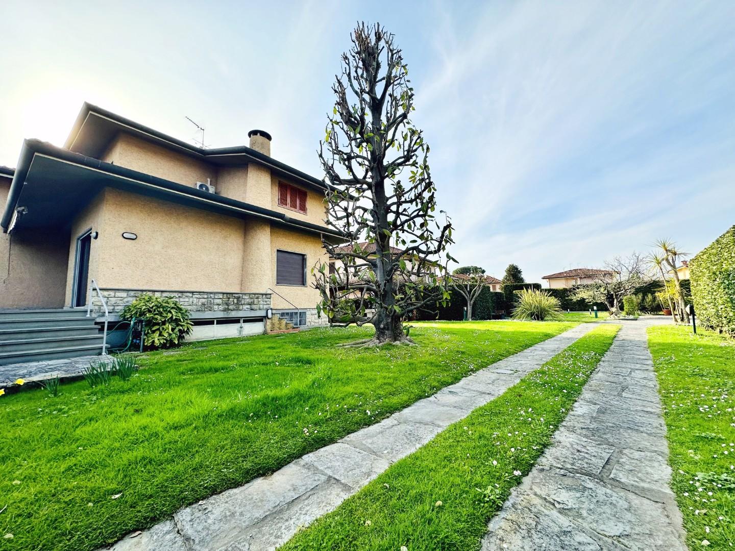 Villa arredata in affitto, Pietrasanta fiumetto
