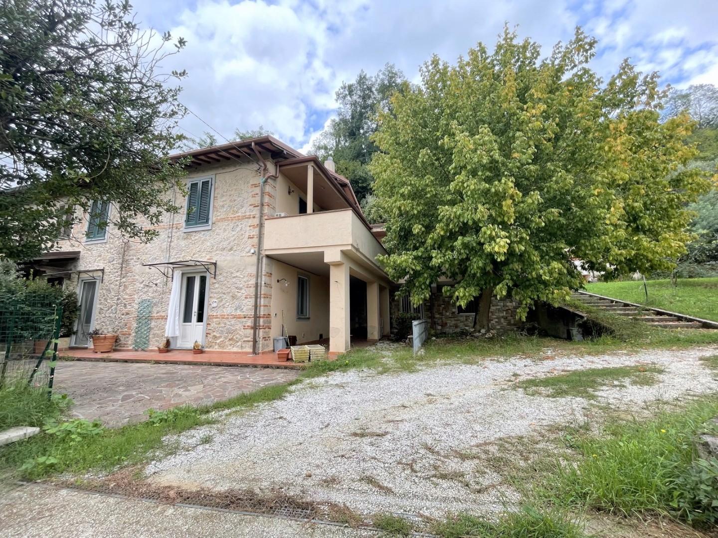 Villa Bifamiliare in vendita a Camaiore