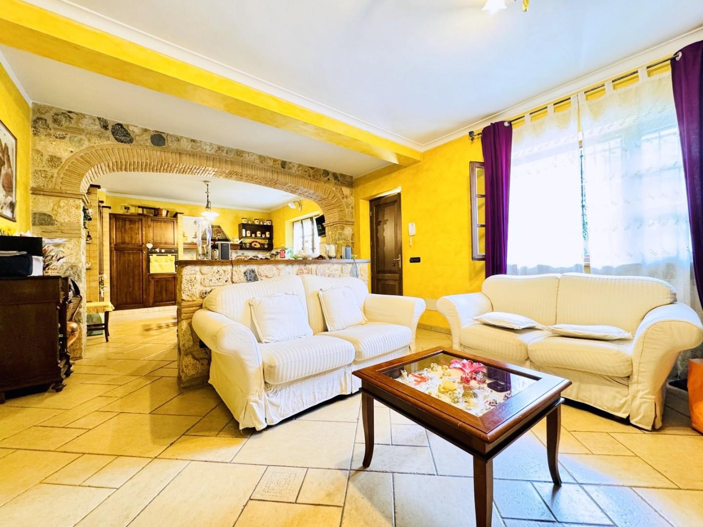 Villa Bifamiliare con giardino a Camaiore
