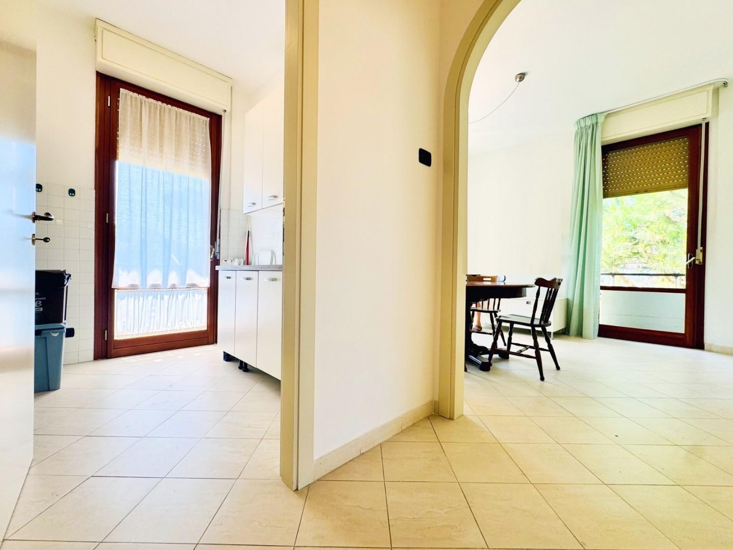 Trilocale arredato in affitto, Camaiore lido di