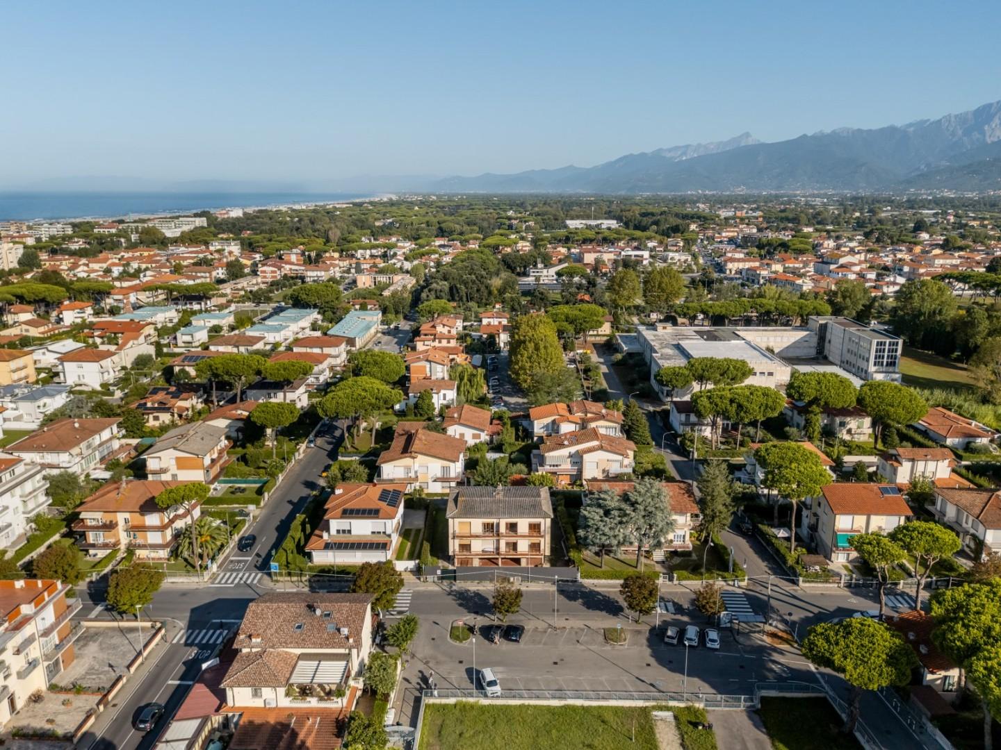 Quadrilocale con terrazzo, Camaiore lido di