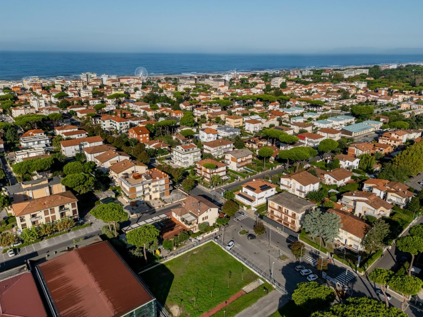 Quadrilocale con terrazzo, Camaiore lido di