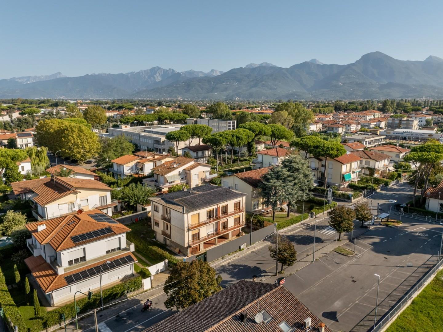 Quadrilocale con giardino, Camaiore lido di