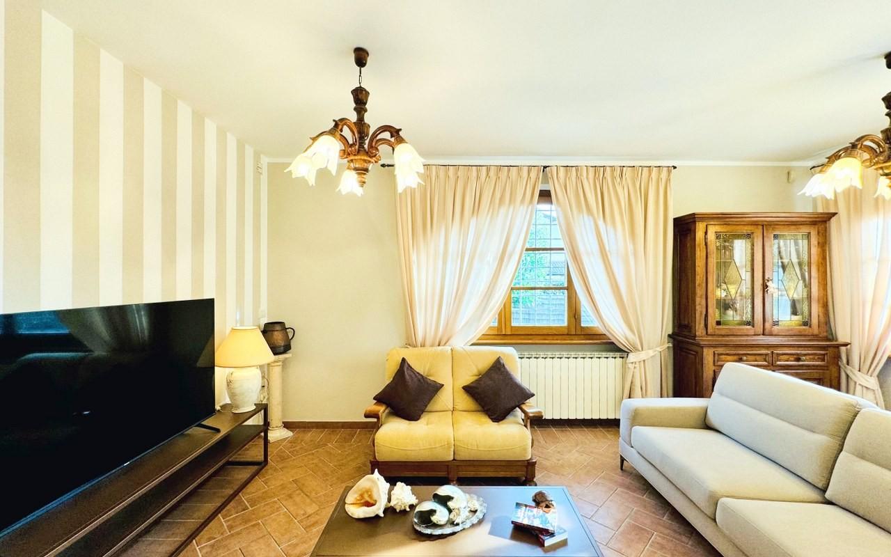 Casa indipendente arredata in affitto, Pietrasanta tonfano