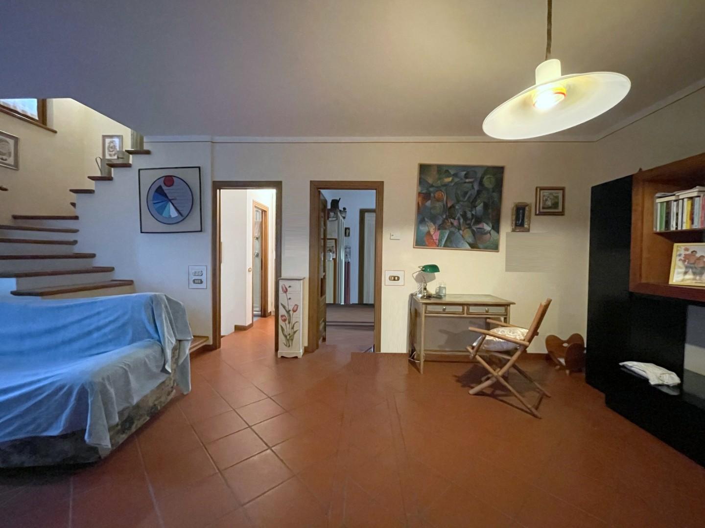 Villa Bifamiliare con giardino, Camaiore vado