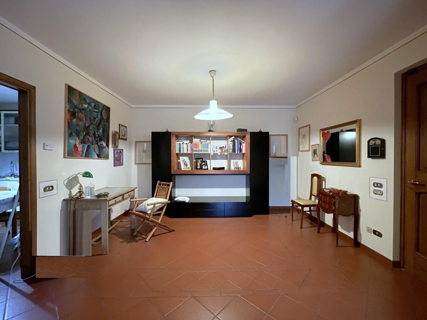 Villa Bifamiliare con giardino, Camaiore vado