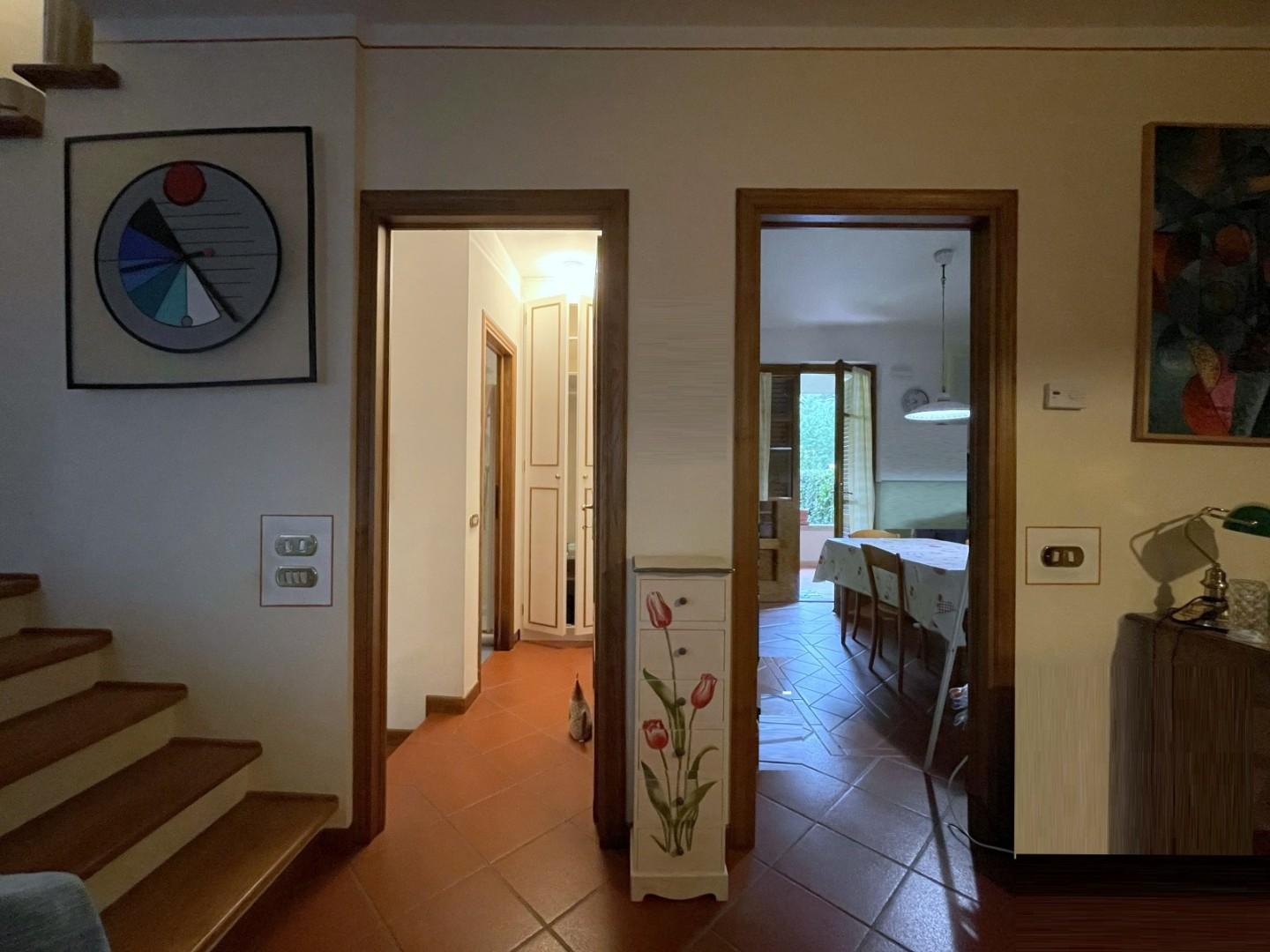 Villa Bifamiliare con giardino, Camaiore vado