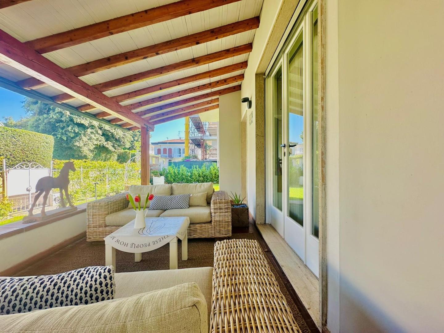 Villa arredata in affitto, Camaiore lido di