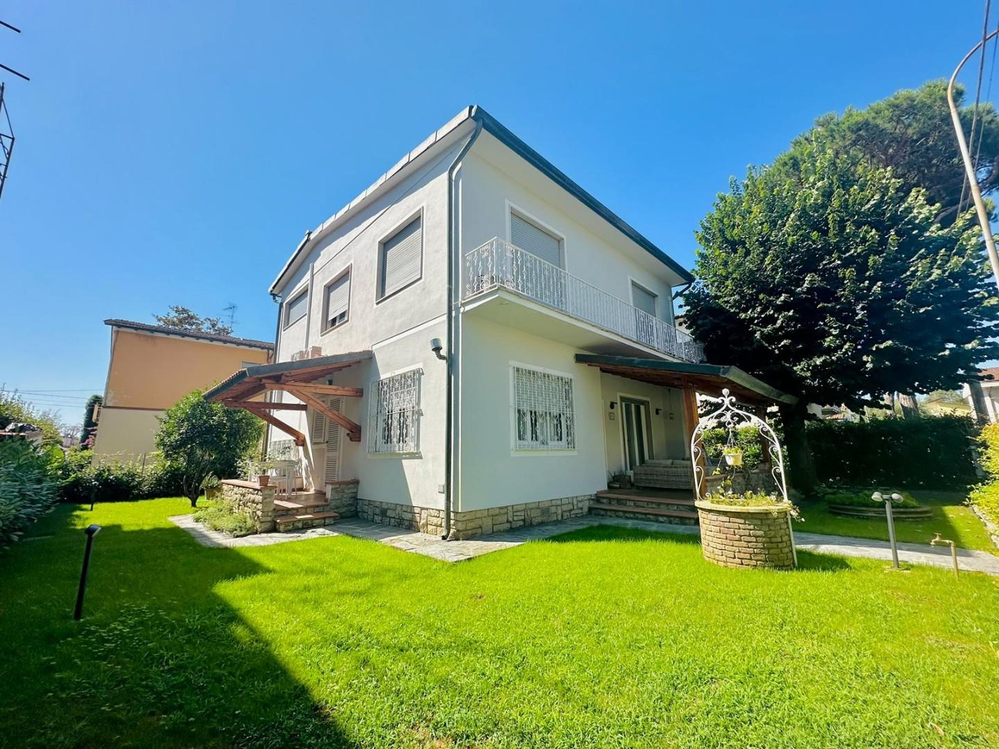 Villa arredata in affitto, Camaiore lido di