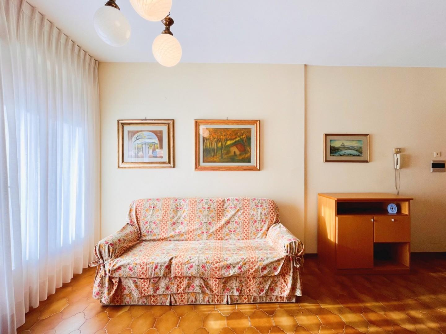 Quadrilocale arredato in affitto, Camaiore lido di