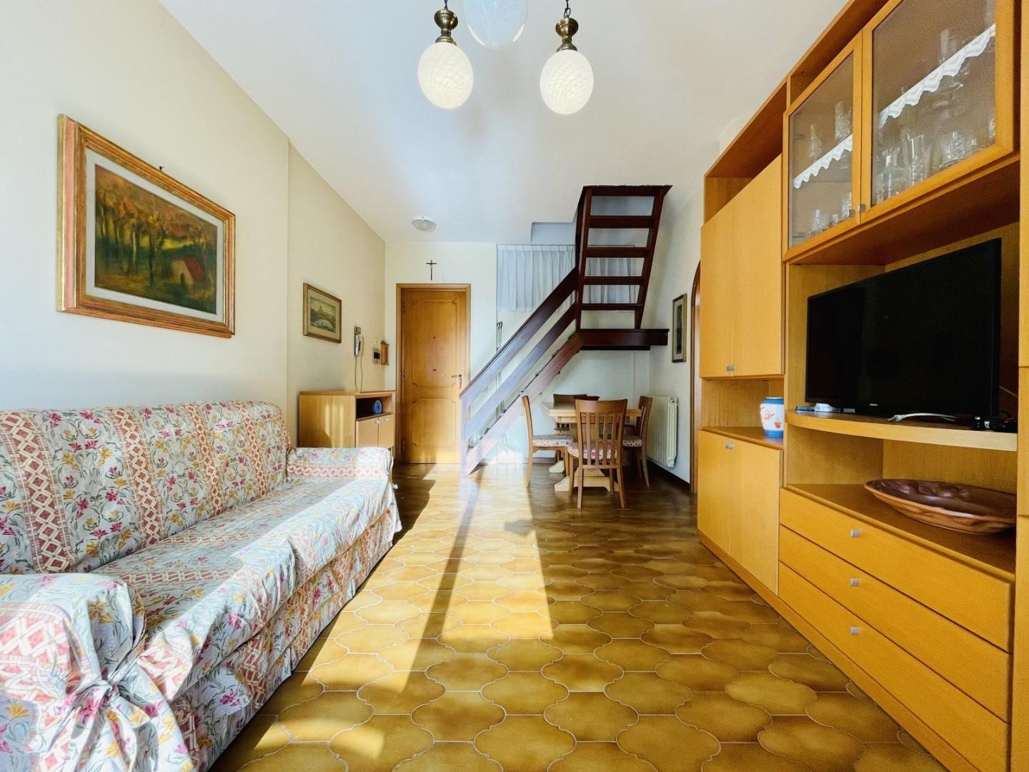 Quadrilocale arredato in affitto, Camaiore lido di