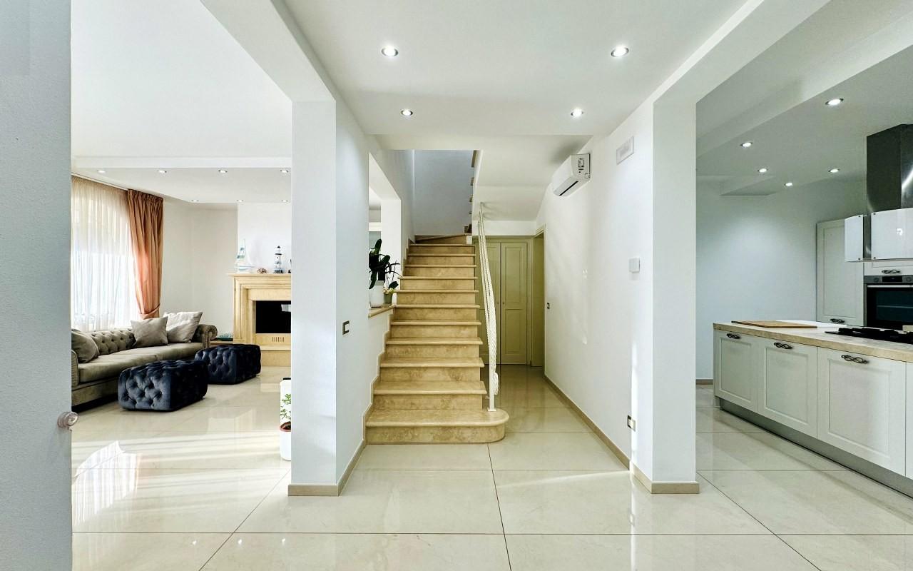 Casa indipendente arredata in affitto, Camaiore lido di