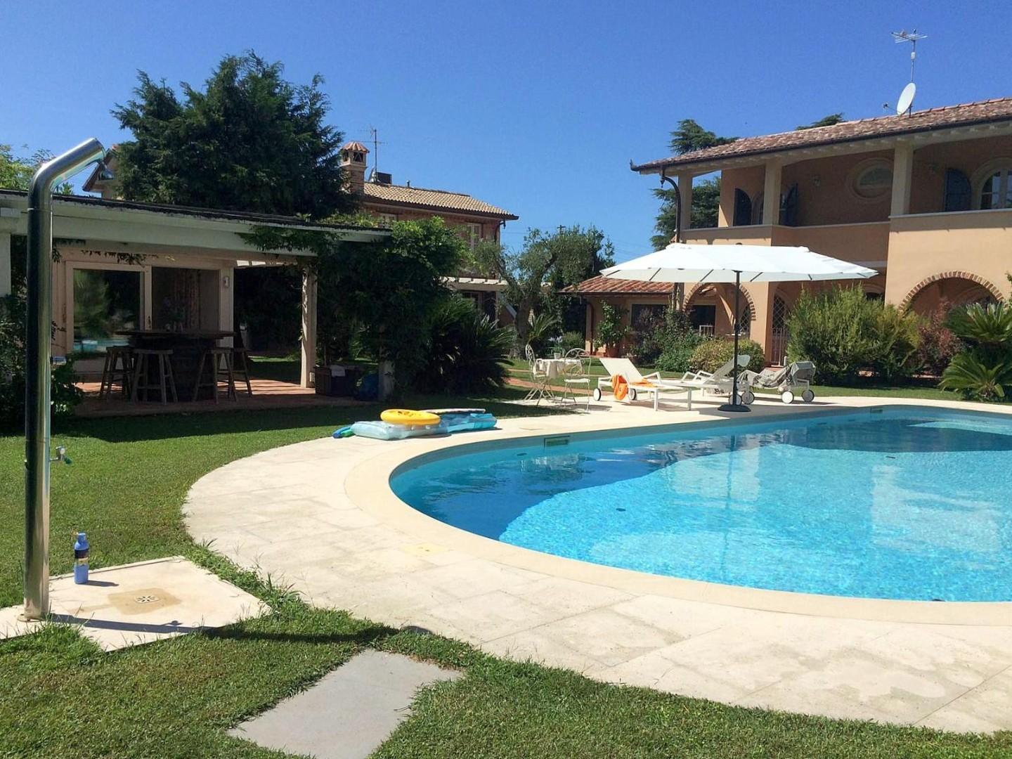 Villa arredata in affitto a Seravezza