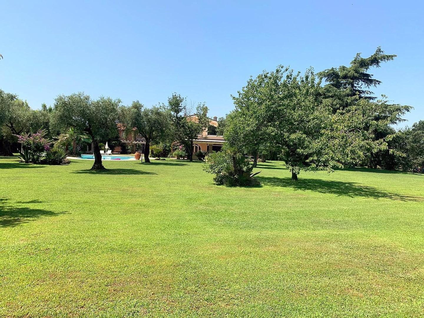 Villa arredata in affitto a Seravezza