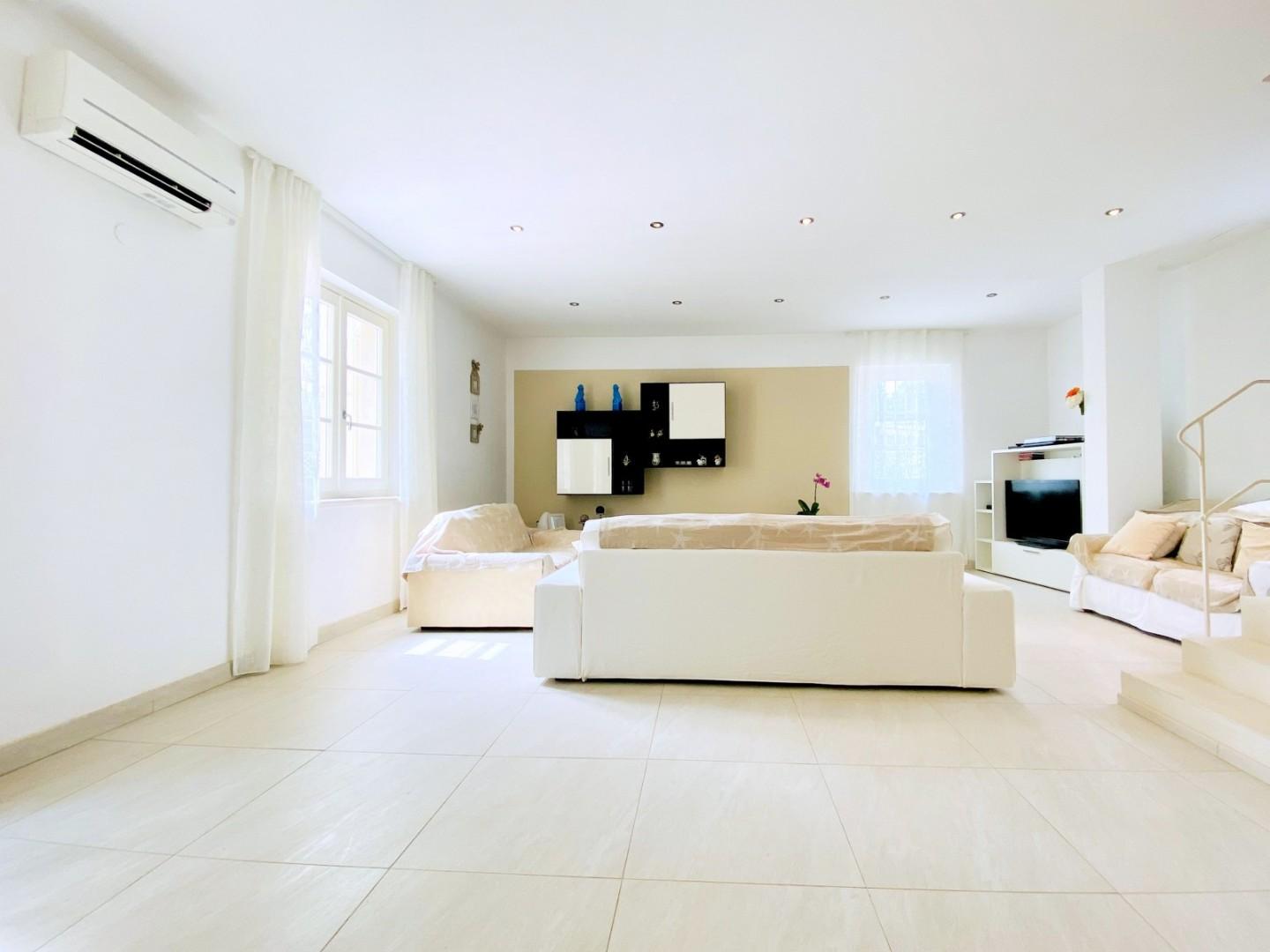 Villa arredata in affitto, Forte dei Marmi centro