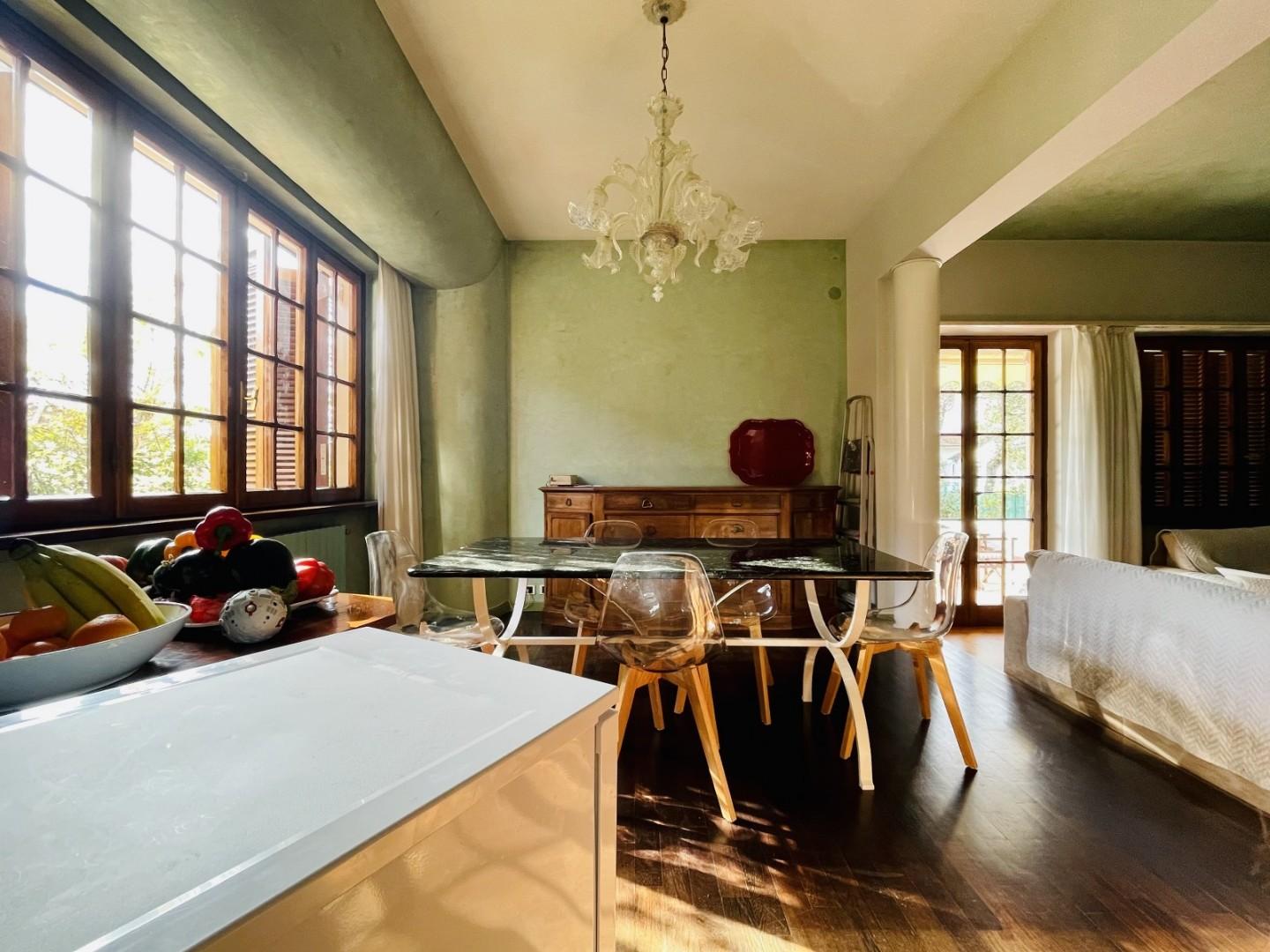 Villa con giardino, Forte dei Marmi centro