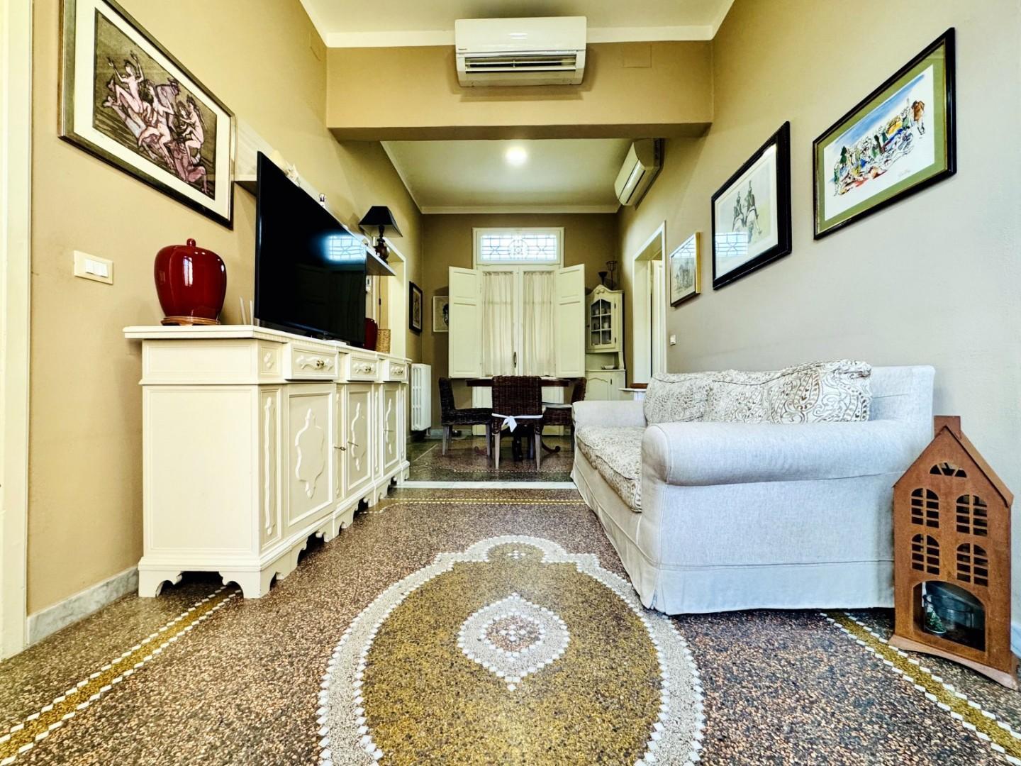 Villa arredata in affitto, Forte dei Marmi centro