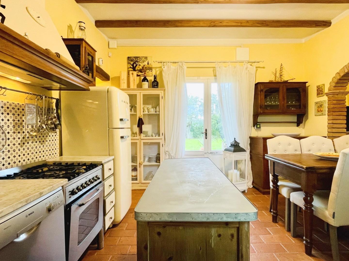 Casa indipendente arredata in affitto, Forte dei Marmi vaiana