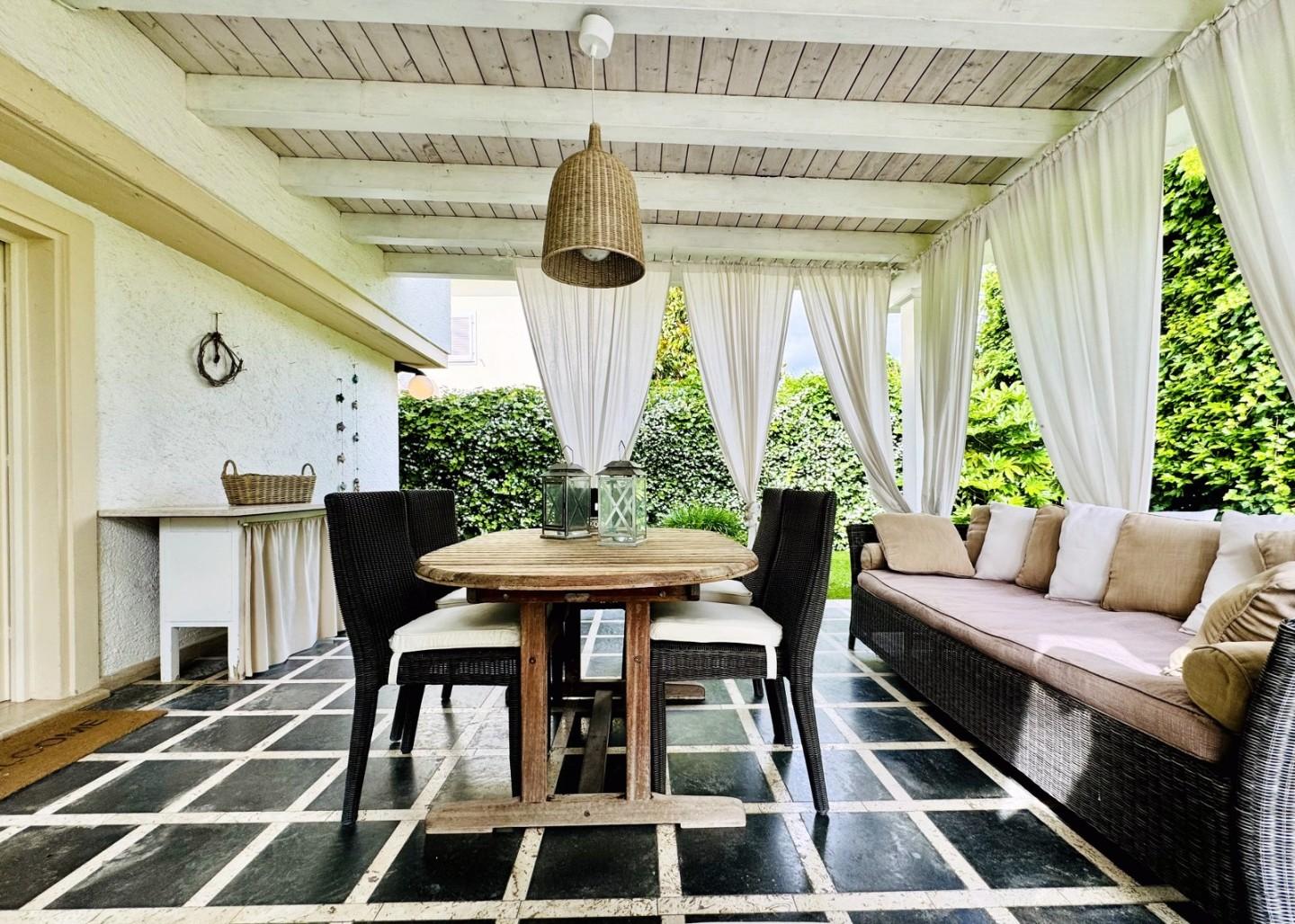 Villa arredata in affitto, Forte dei Marmi centro