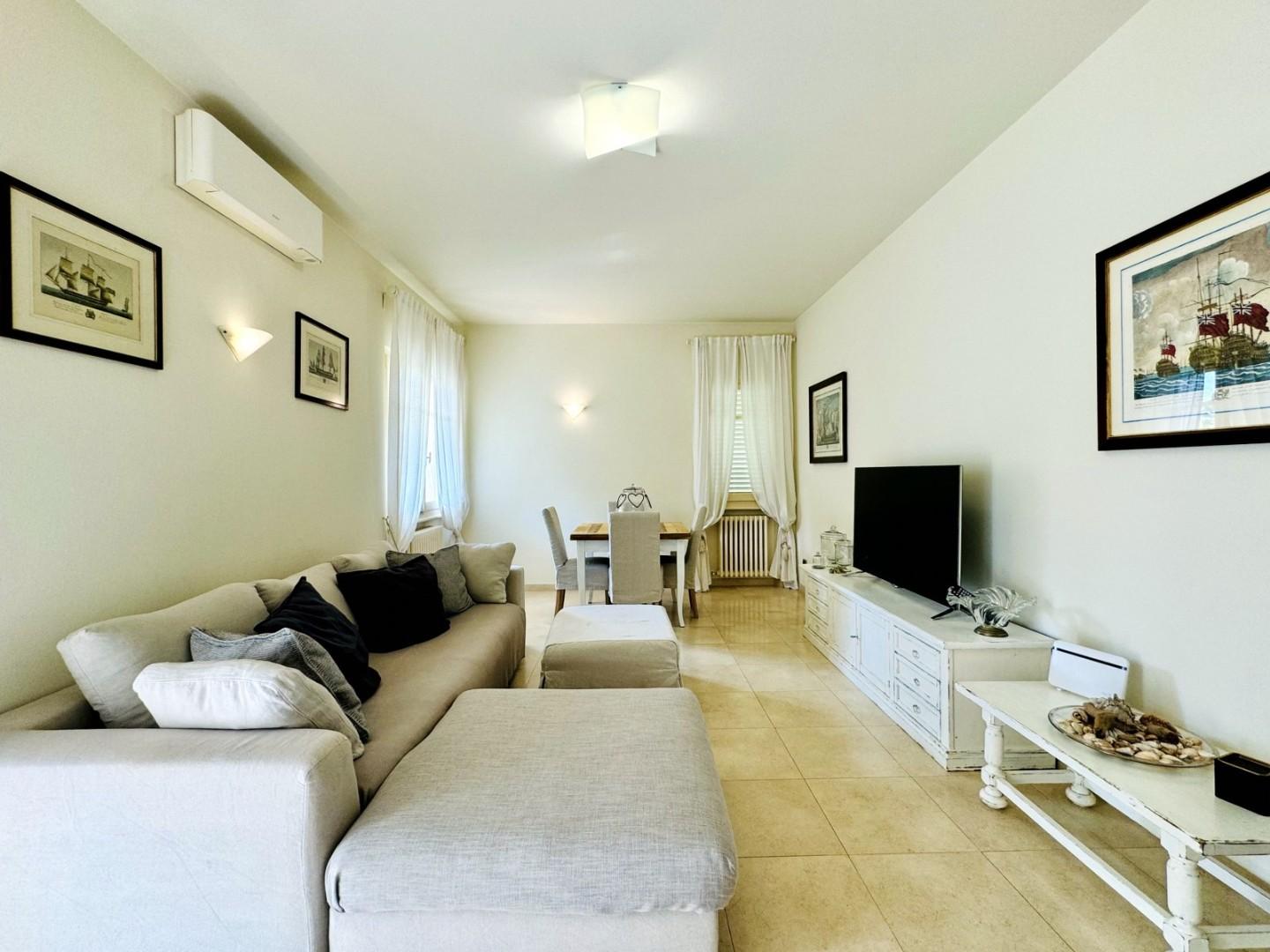 Villa arredata in affitto, Forte dei Marmi centro