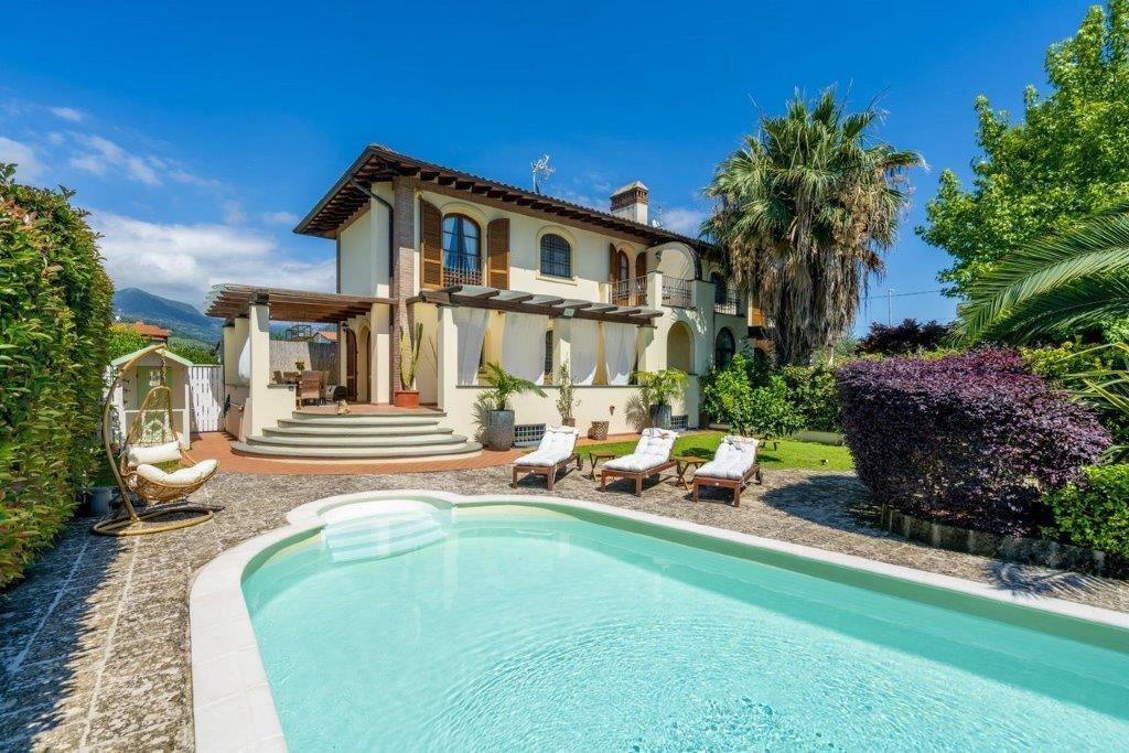 Villa Bifamiliare arredata in affitto, Seravezza querceta