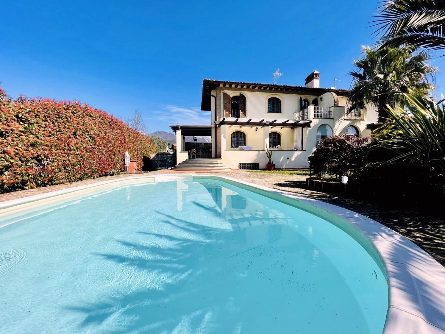 Villa Bifamiliare arredata in affitto, Seravezza querceta